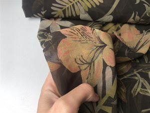 Fastvævet chiffon - skønne blomster og blød